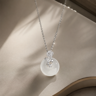 Luna Pearl Necklace